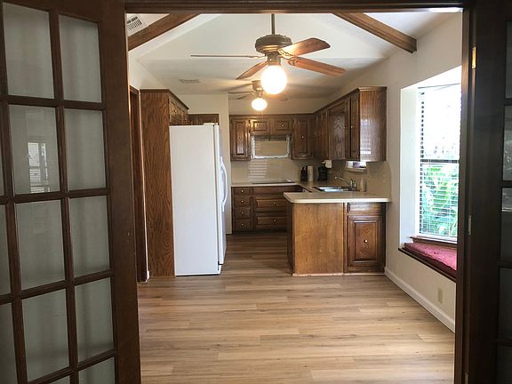 Kitchen opens to dinning room and to family room. Laundry hookups and walk in pantry off of kitchen as well. New microwave being installed currently.