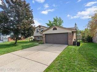 41733 Hanford Rd, Canton, MI 48187