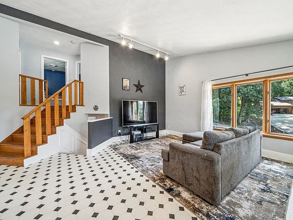 3rd image of 1606 Winchester Pl