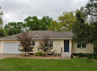 104 Amity Dr, Waterloo, IA 50701