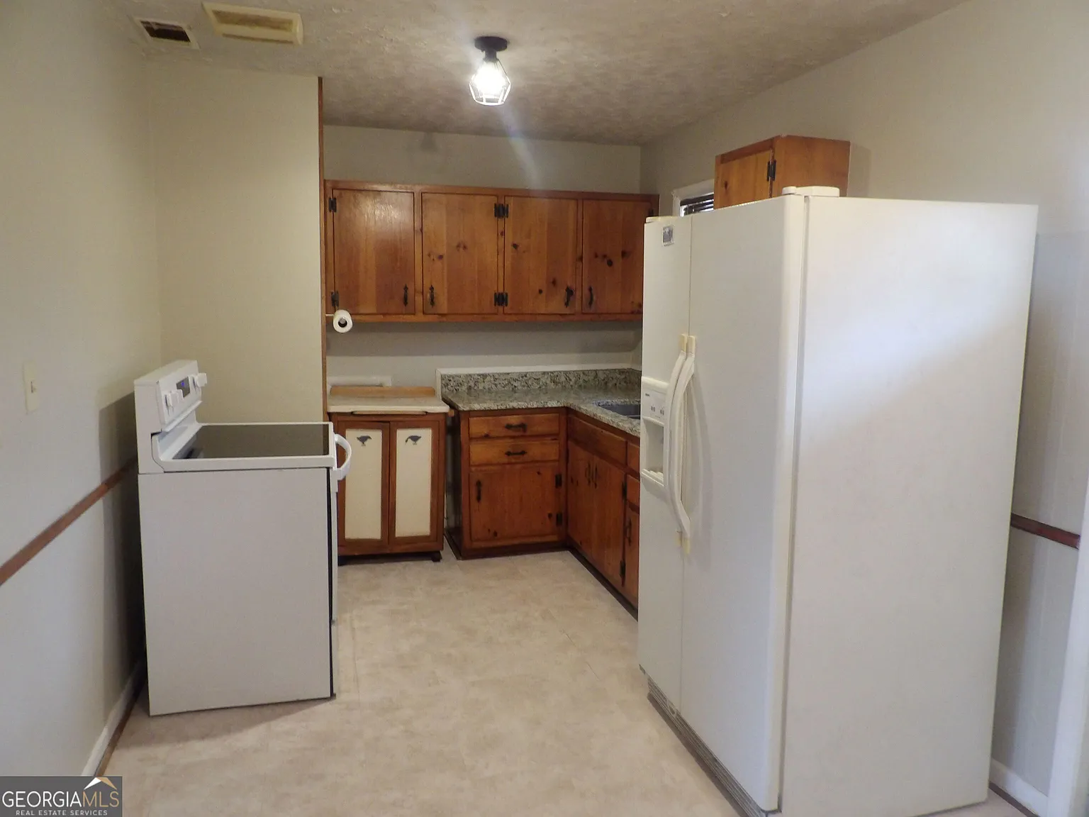 3 bed, 1.0 bath, 972 sqft, $1,350 — Photo 4