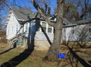 807 W Pecan St, Carbondale, IL 62901