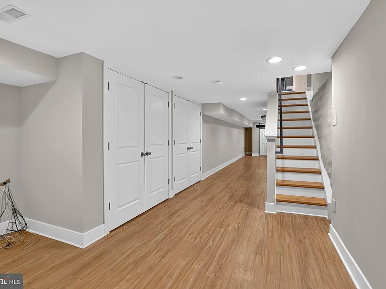 2336 W Thompson St — Photo 26