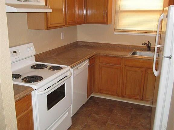5th image of 24631 Primrose Ln #1