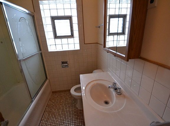 3rd image of 2101 N Lawler Ave #2