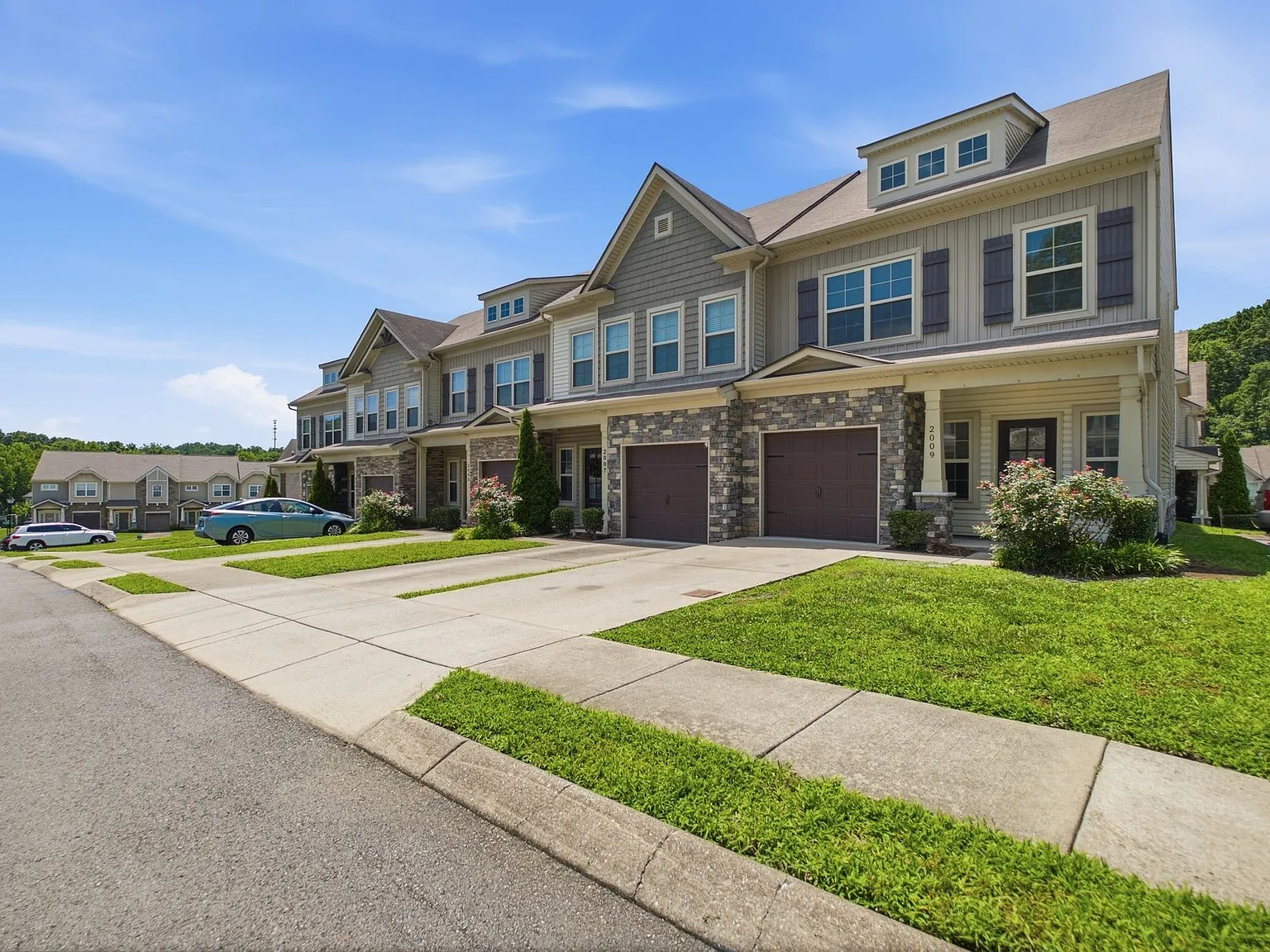 2 bed, 2.5 bath, 1408 sqft, $2,145 — Photo 3
