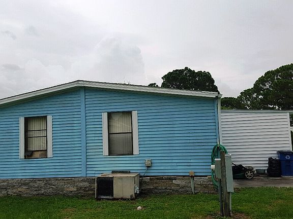 3rd image of 330 Banyan Ln