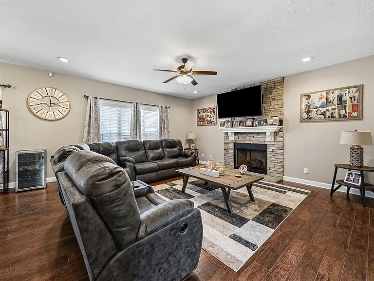 3747 Windmill Dr — Photo 48