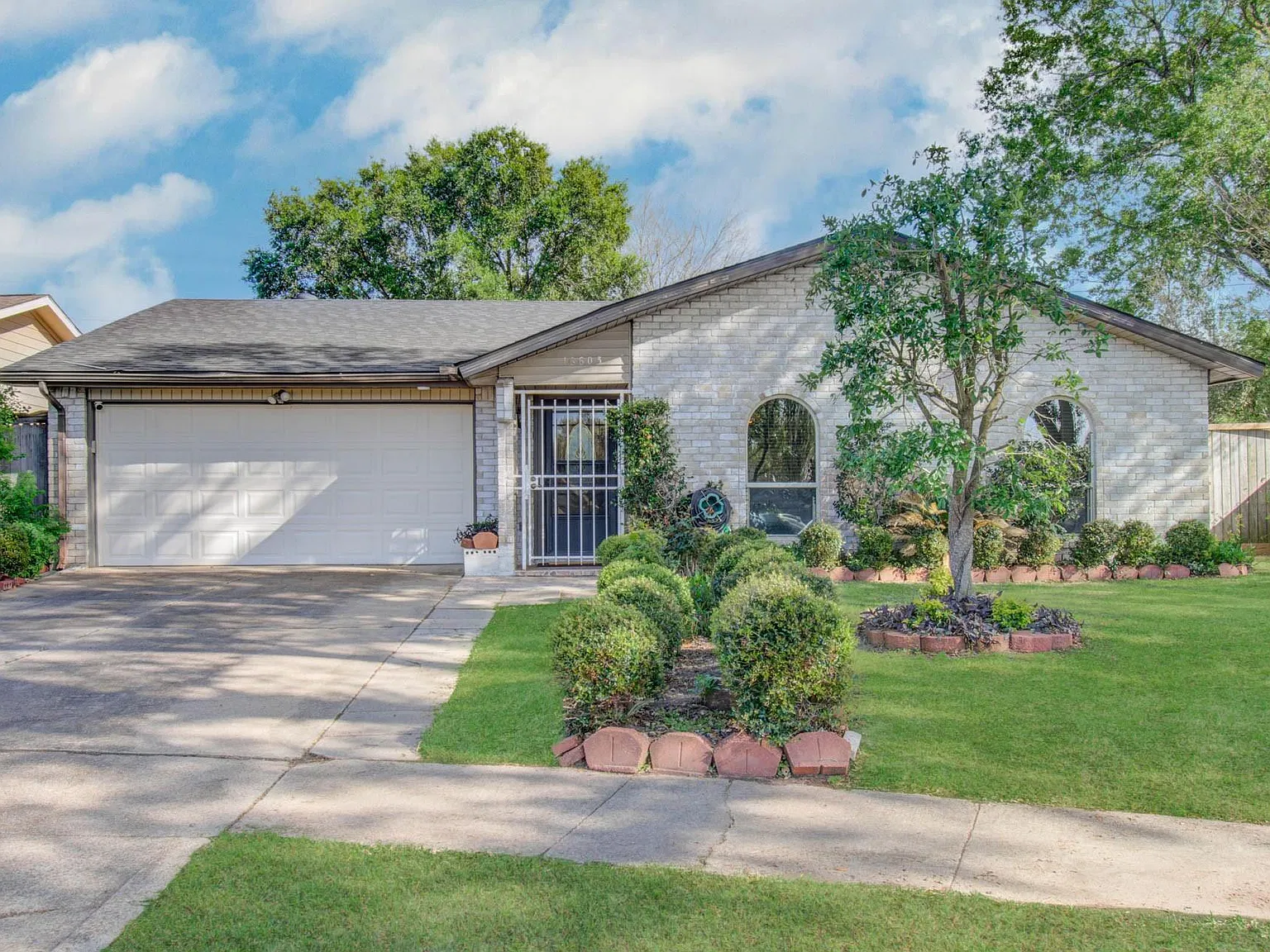 3 bed, 2.0 bath, 2052 sqft, $1,800 — Photo 4