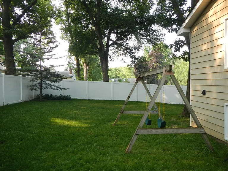1353 State St — Photo 17