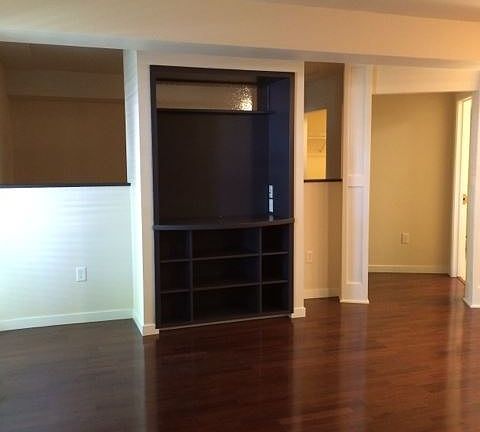 5th image of 801 N Orange St Unit 112