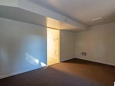5th image of 864 Hillcrest Dr APT A