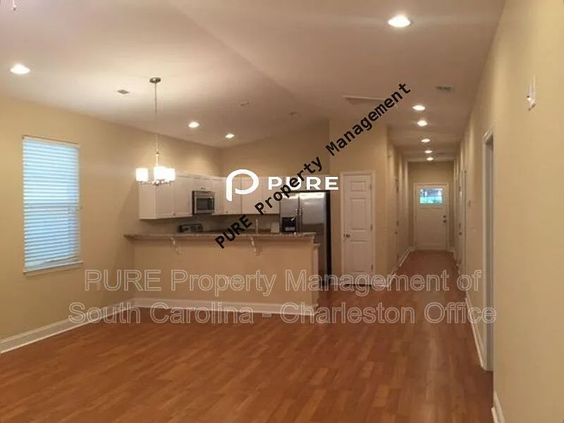 3 bed, 2.0 bath, 1450 sqft, $2,199 — Photo 4