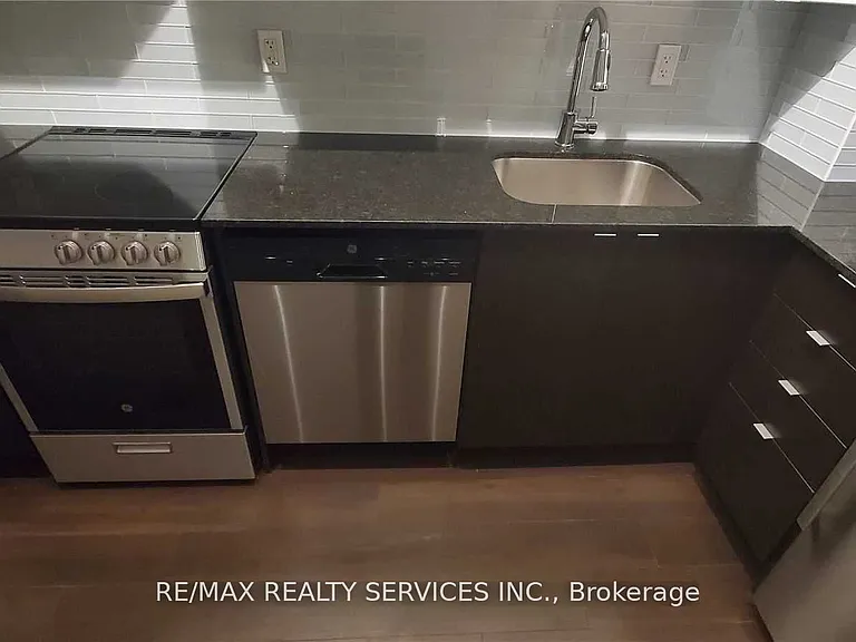 120 Varna Dr #906 — Photo 5