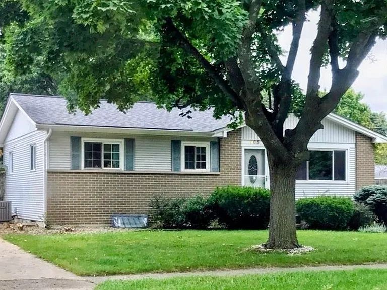 905 Fleetwood Dr — Photo 1