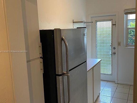 4th image of 2145 Bay Dr