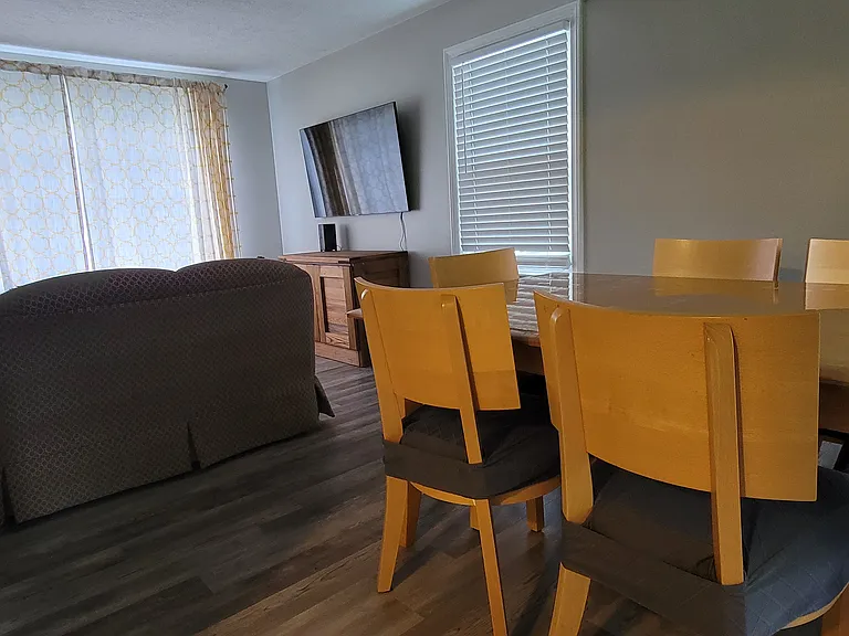 4518 Laurel Rd — Photo 3