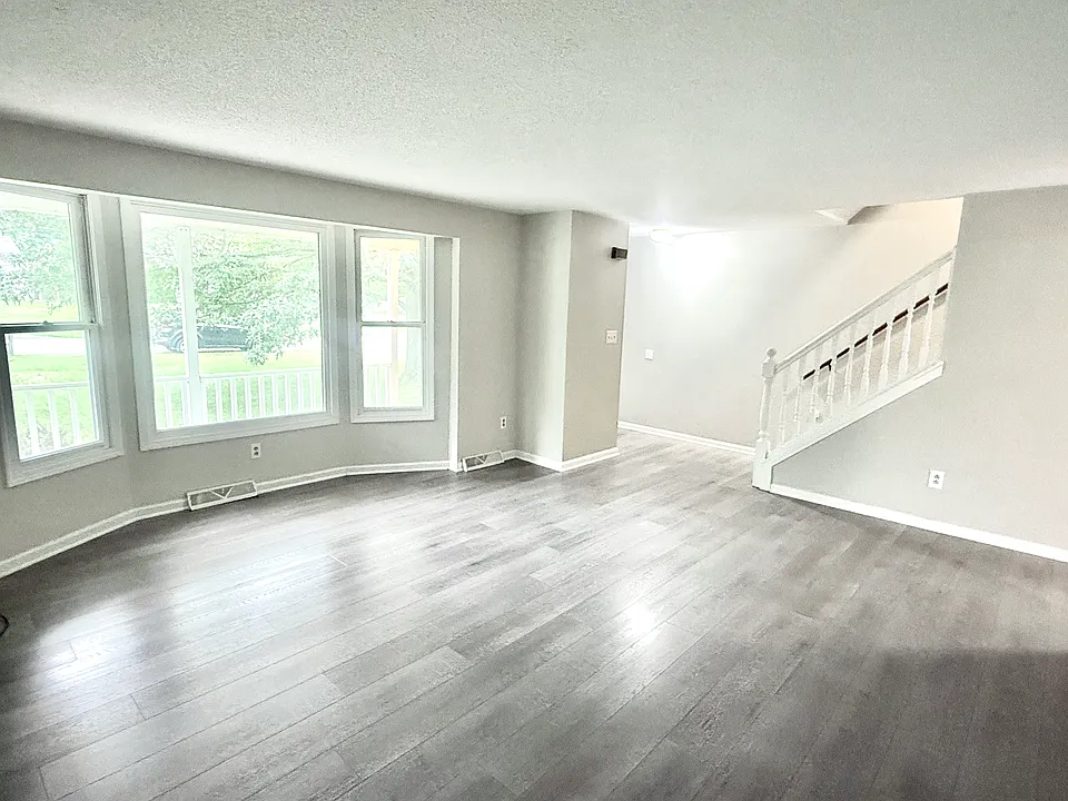 55 Minden Dr #2