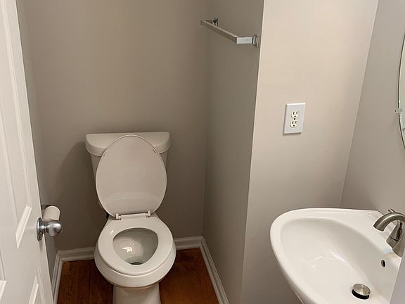 5th image of 553 W Oaks Dr