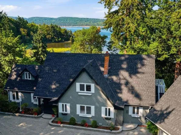 302 Roland Rd, Ladysmith, BC V9G 1X8