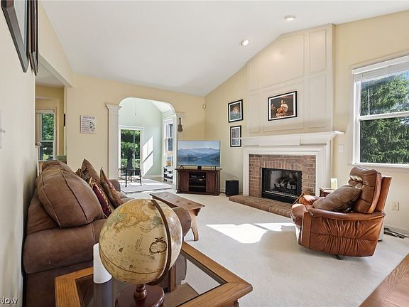 3rd image of 2939 Country Club Ln
