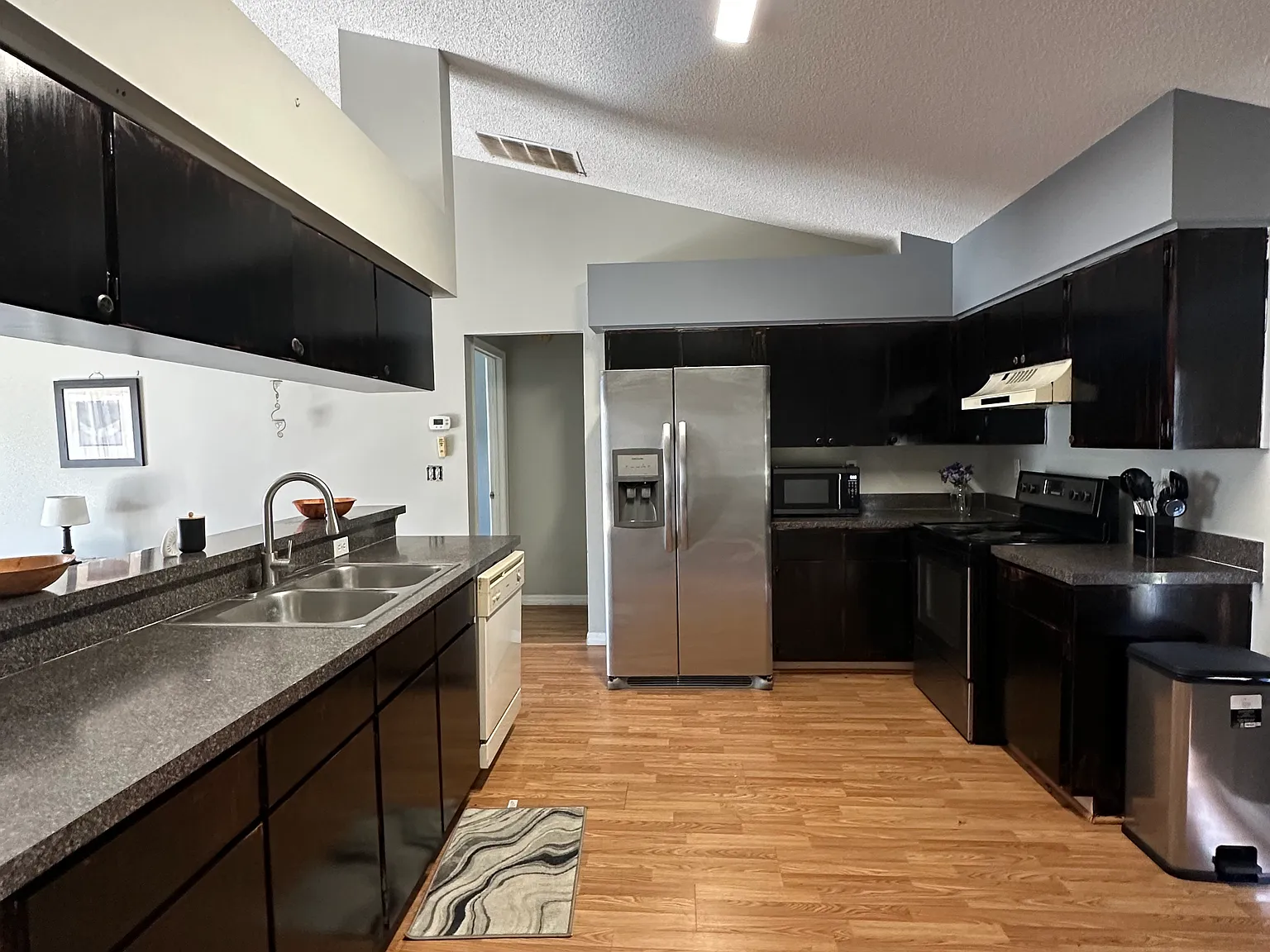 215 Grovepark Dr — Photo 4
