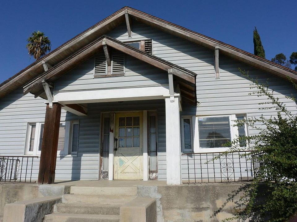 1st image of 2409 Crestmoore Pl