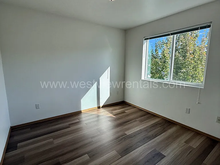 524 32nd St #404 — Photo 15