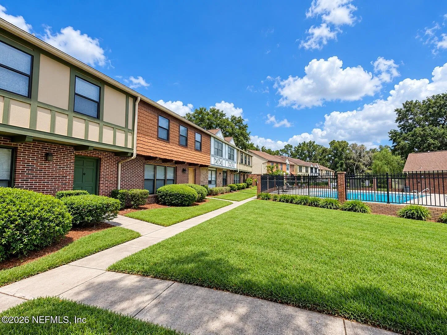 3 bed, 2.5 bath, 1820 sqft, $1,800 — Photo 2