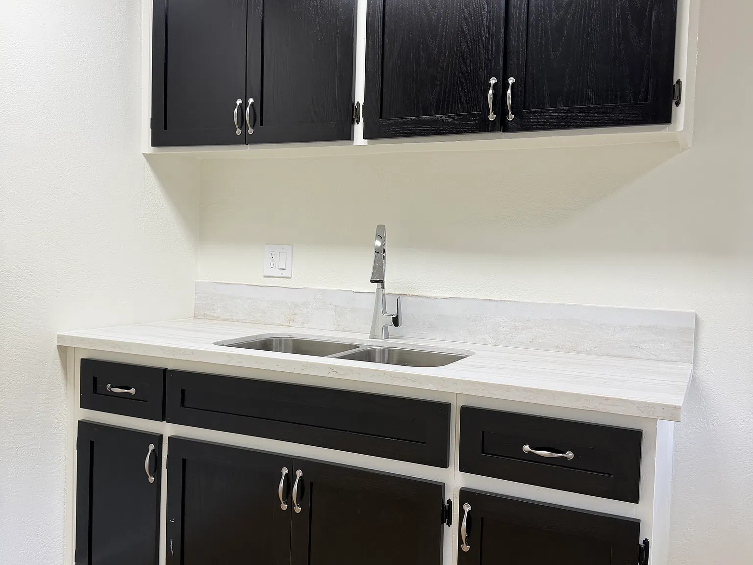 2 bed, 800 sqft, $2,000 — Photo 3
