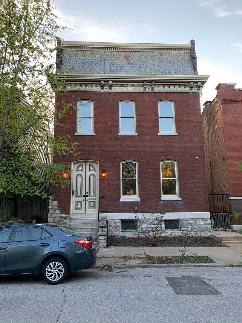 Recently Renovated Historic Mansion in Benton Park — Photo 1