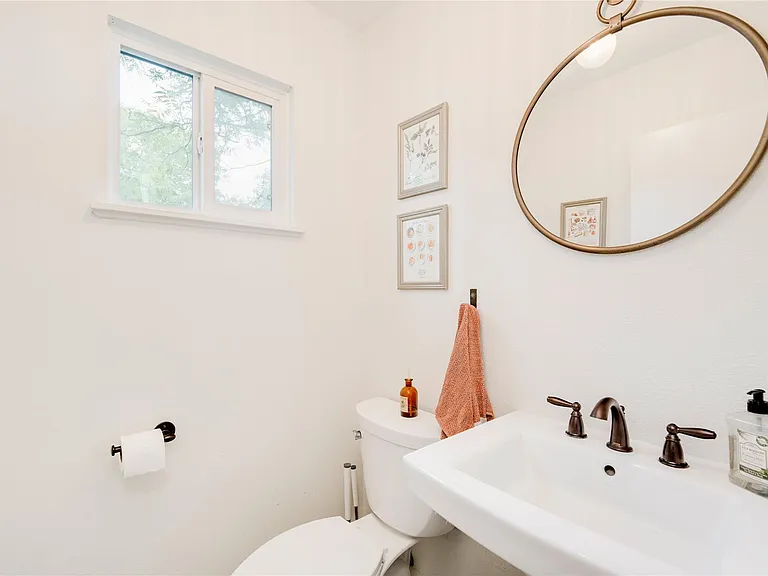 406 Arbor Ln — Photo 15
