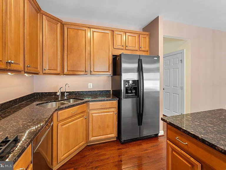 1627 Whitehall Dr — Photo 12