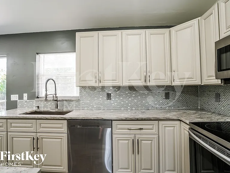 8451 Caloosa Rd — Photo 6