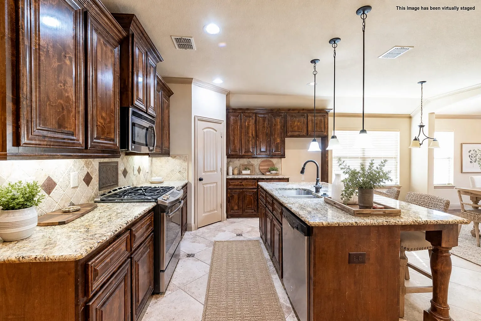 4 bed, 2090 sqft, $2,345 — Photo 4