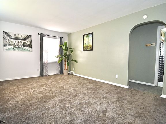 2nd image of 445 W Princeton Ave