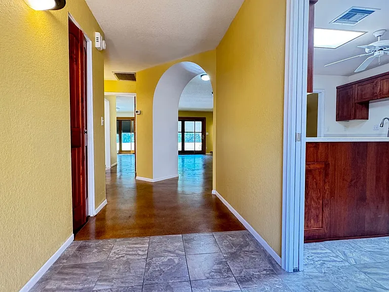 6208 N Rockglen Rd — Photo 3