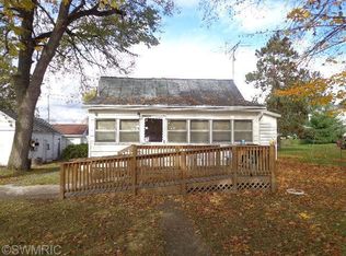 808 Atwater St, Lyons, MI 48851