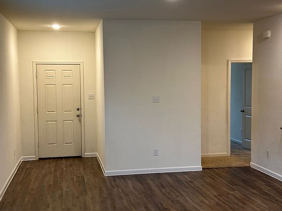 3rd image of 825 Cedar Elm Dr