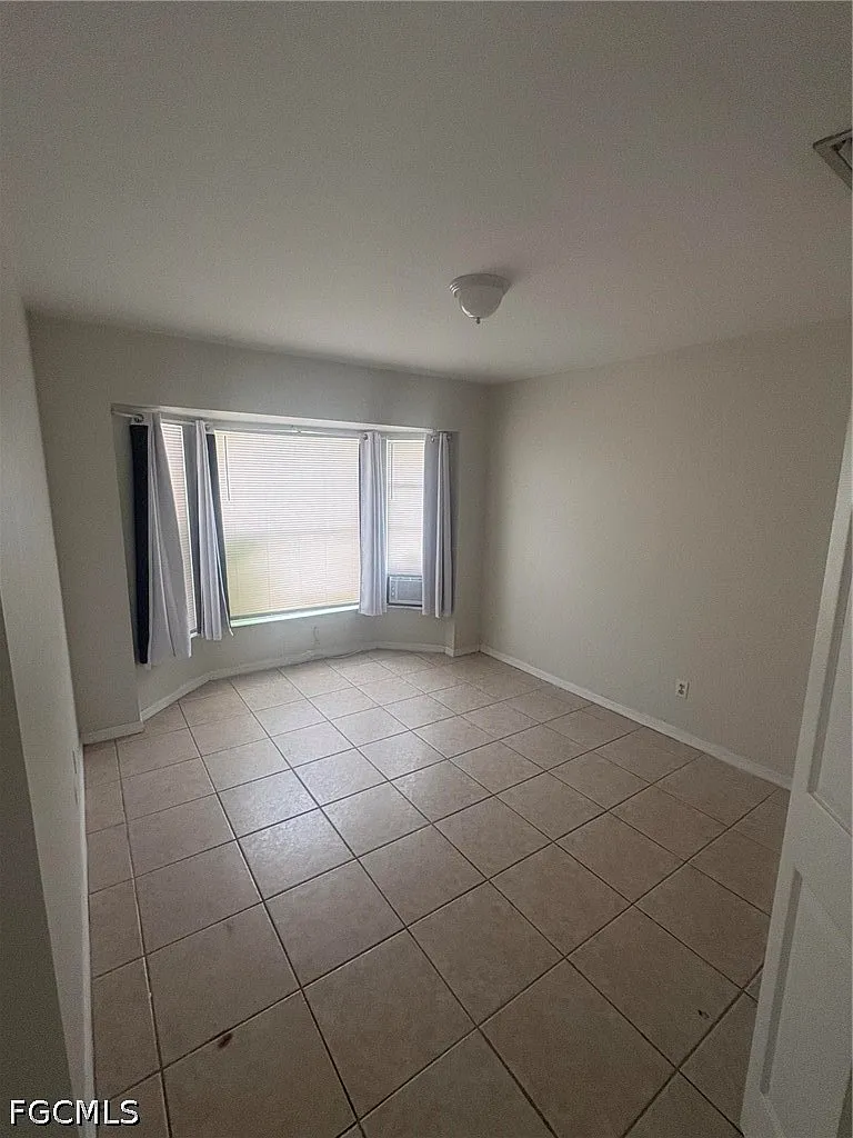 3 bed, 2.0 bath, 1304 sqft, $1,600 — Photo 4
