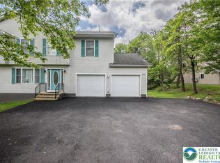 672 Clearview Dr, Long Pond, PA