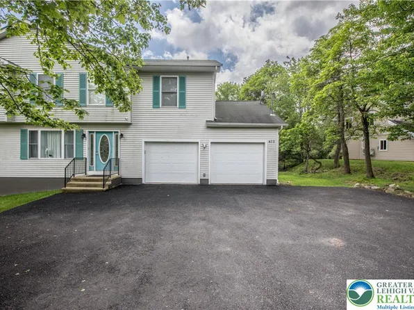 672 Clearview Dr, Long Pond, PA 18334