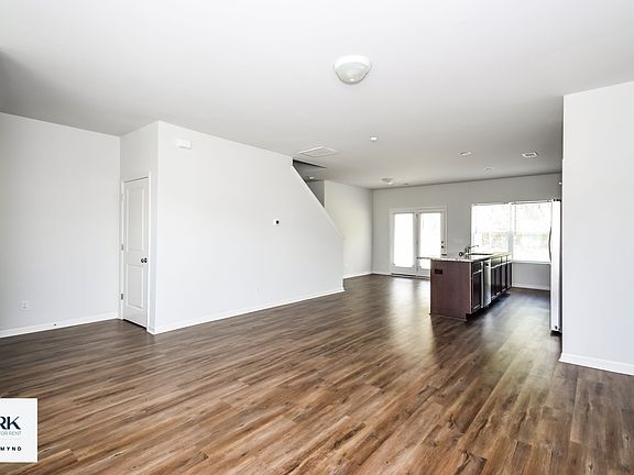 3rd image of 72 Enclave Way NE