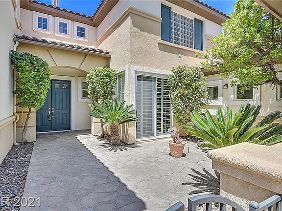 2nd image of 2936 Carmelo Dr