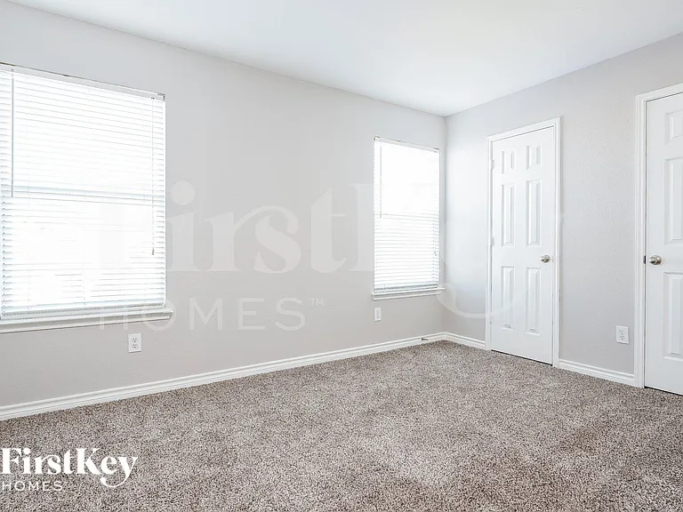 1343 Foster St — Photo 12