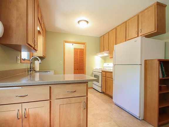 4th image of 1335 Garland Ln N