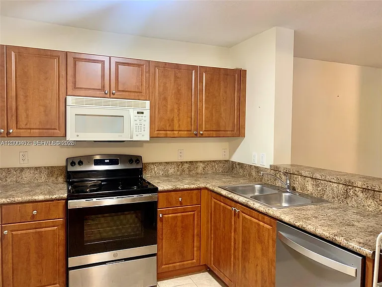 529 E Sheridan St #1021 — Photo 7