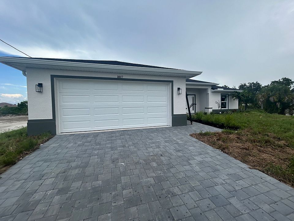1st image of 1017 NE 44th St