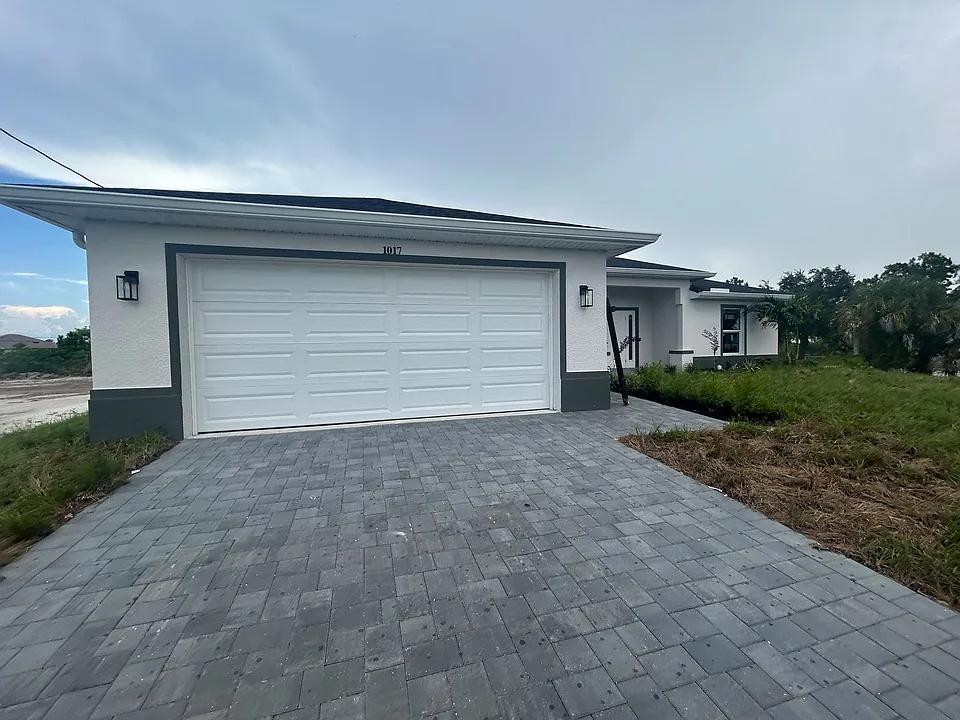1017 NE 44th St