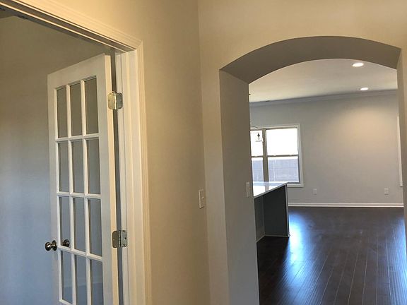 3rd image of 211 Jubilee Cir SE